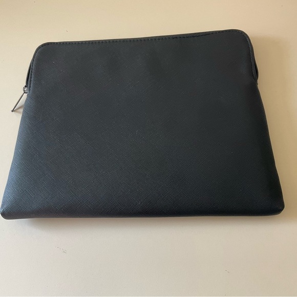 NWOT BVLGARI IPad/Laptop Case - Picture 3 of 5